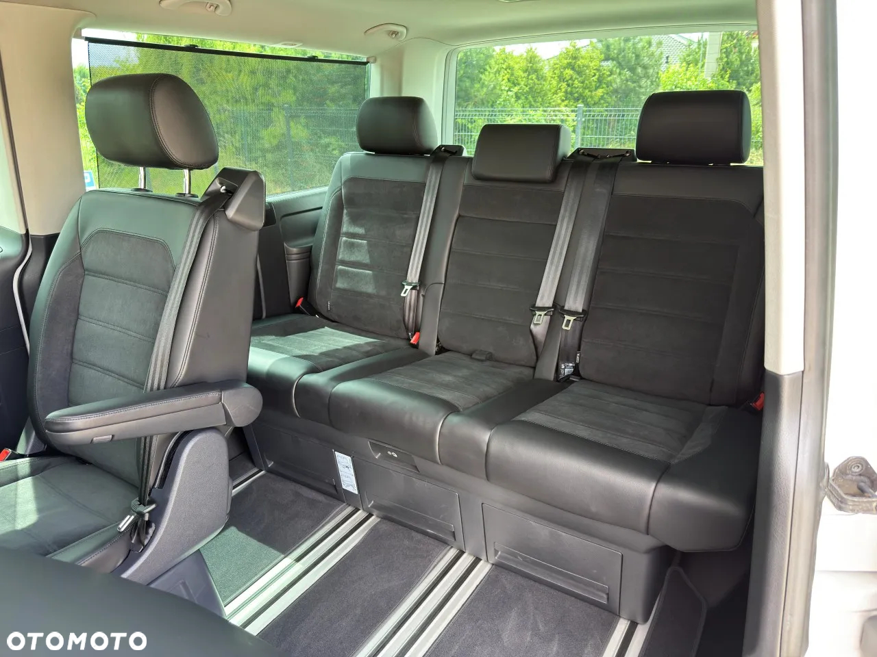 Volkswagen Multivan - 11