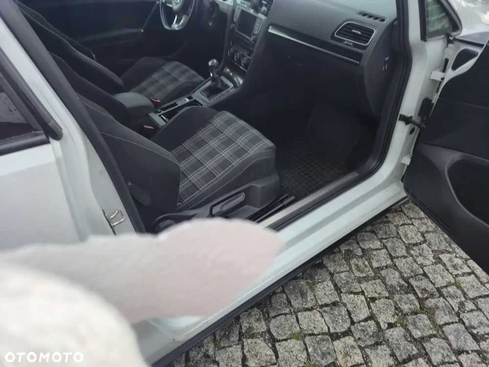 Volkswagen Golf - 13
