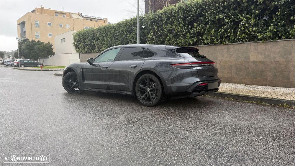 Porsche Taycan Cross Turismo 4 - 3