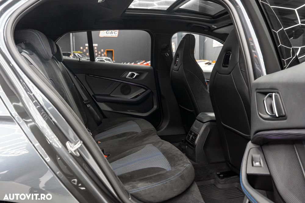 BMW M1 M135i xDrive AT - 18