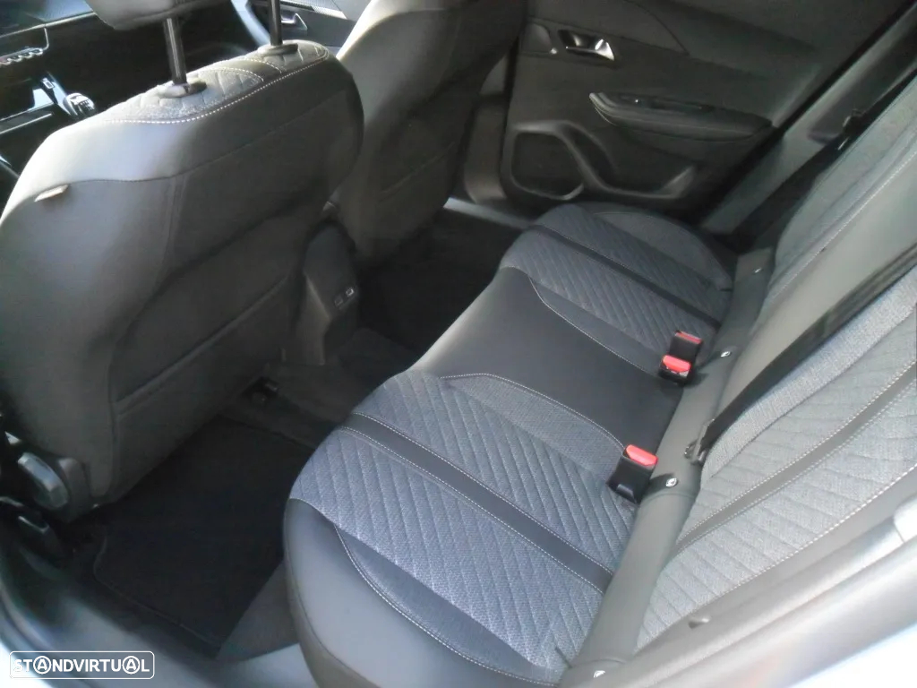 Peugeot 2008 1.2 PureTech Allure Pack - 19