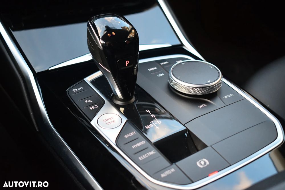 BMW Seria 3 330e Aut. Sport Line - 33