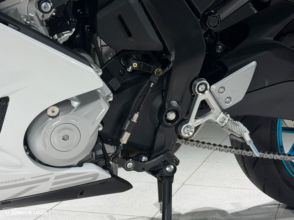 CF Moto 675SR-R - 10