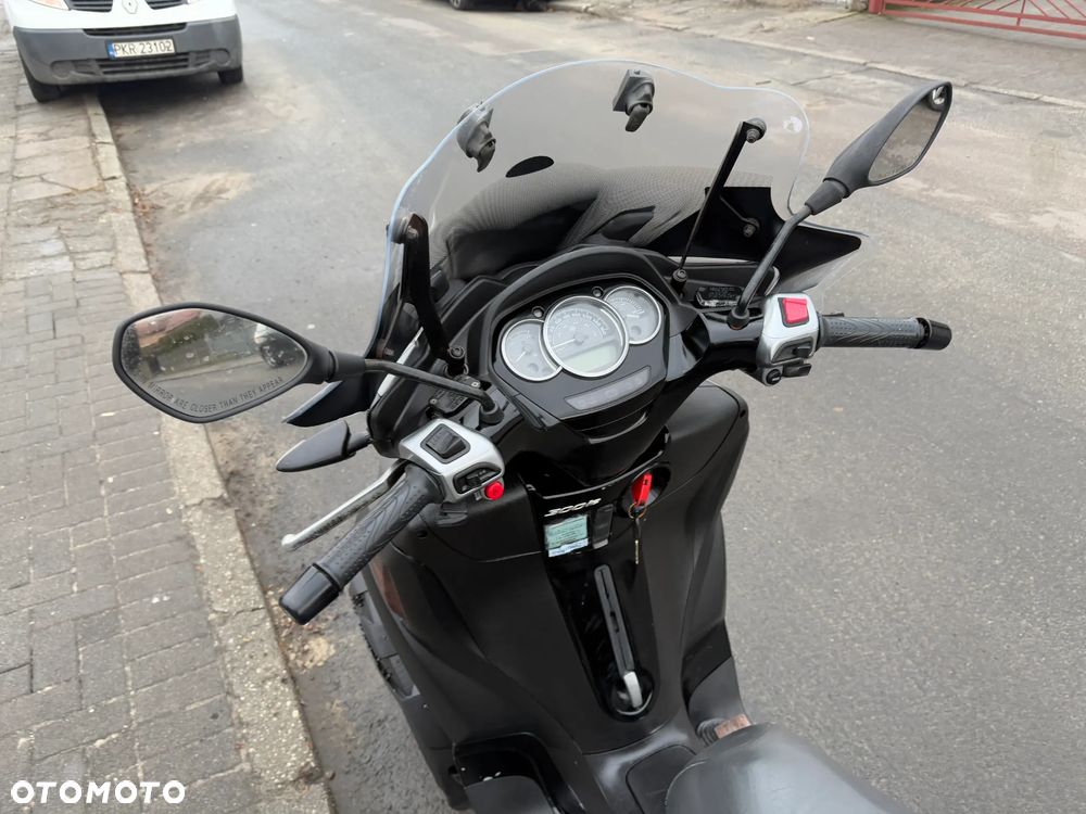 Piaggio MP-3 - 9