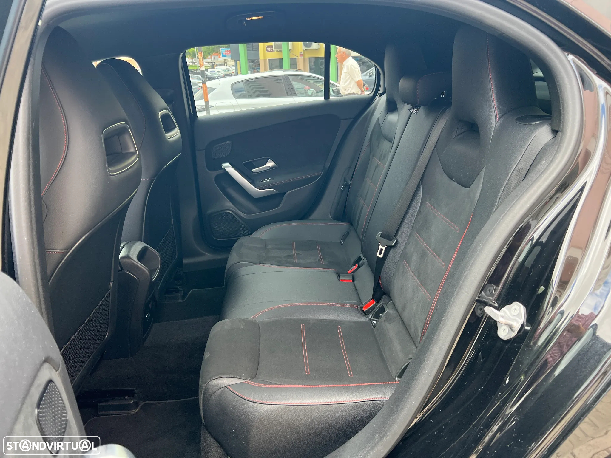 Mercedes-Benz A 250 e AMG Line - 13