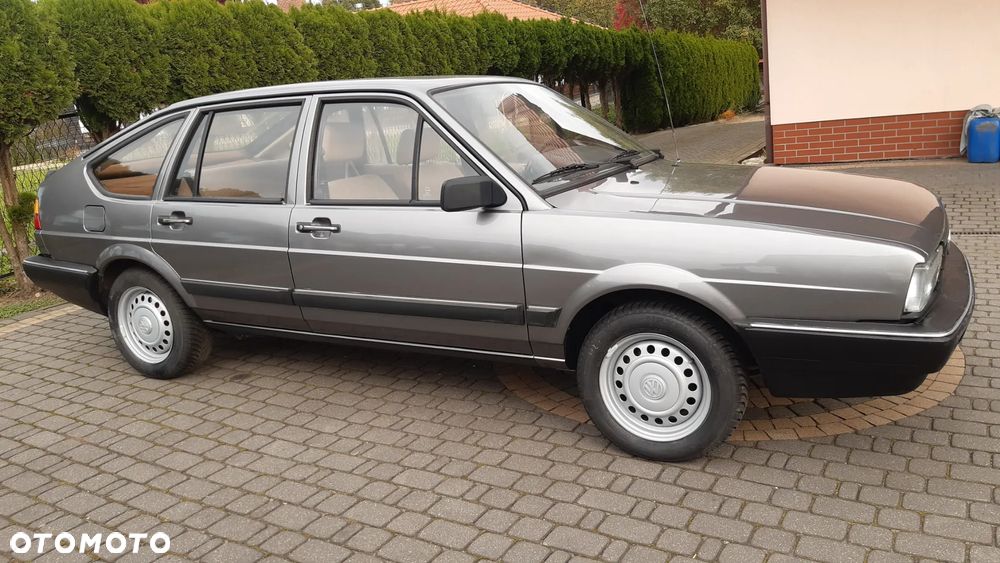 Volkswagen Passat 1.8 GL - 8