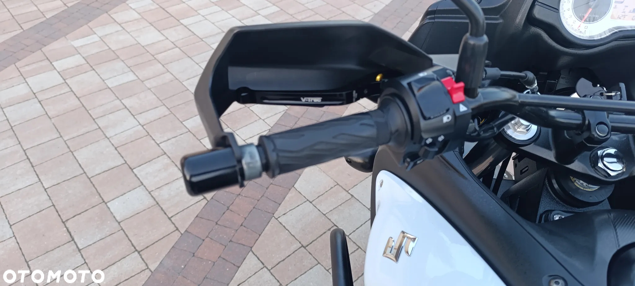 Suzuki V-STROM - 9