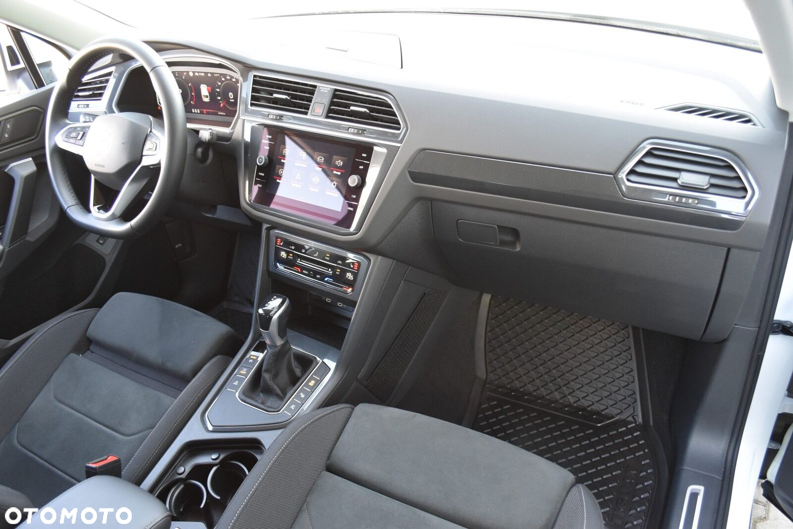 Volkswagen Tiguan - 11