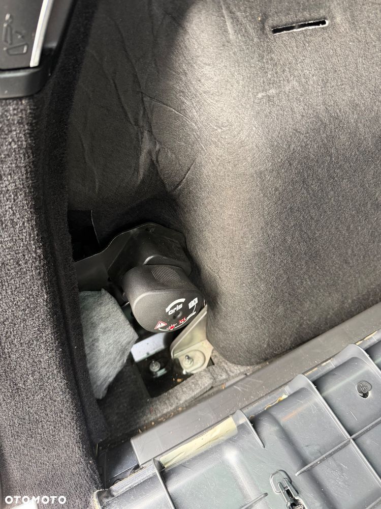 Mercedes-Benz Klasa E 300 CDI BlueEff Avantgarde - 20