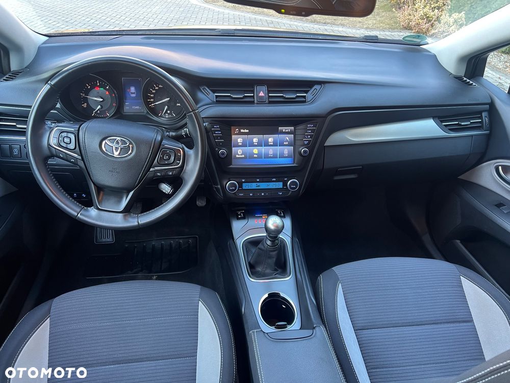 Toyota Avensis 2.0 D-4D Premium - 10