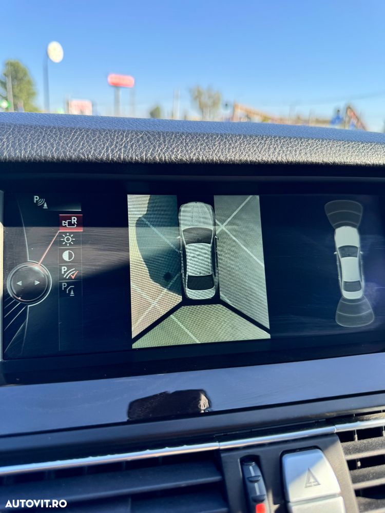 BMW Seria 5 525d xDrive AT - 23