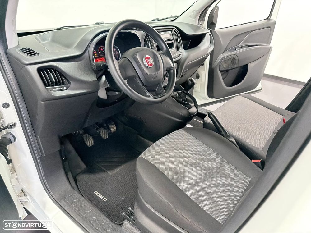 Fiat DOBLO CARGO 1.3 M-JET 95 CV - 3 LUGARES - IVA DEDUTIVÉL - 25