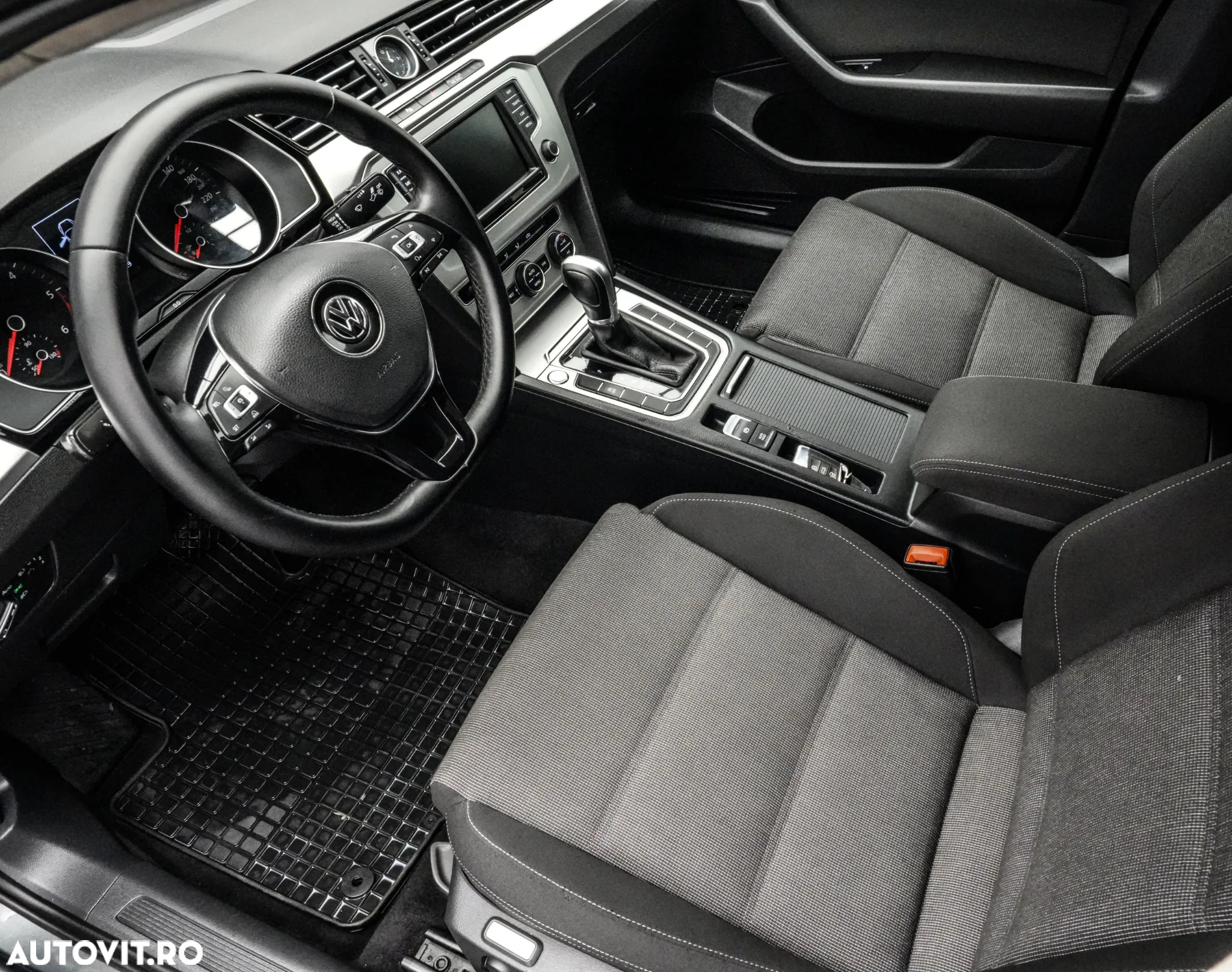 Volkswagen Passat - 12