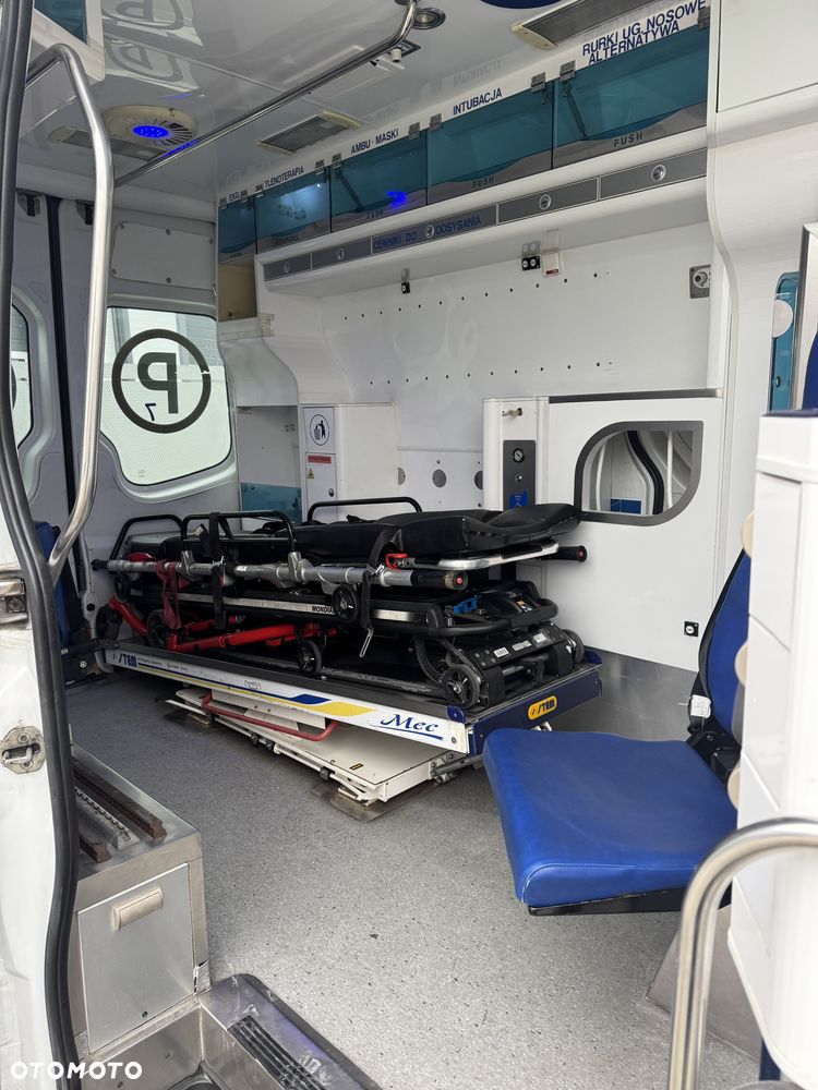 Mercedes-Benz Sprinter 319 Karetka Pogotowia Ambulans - 9