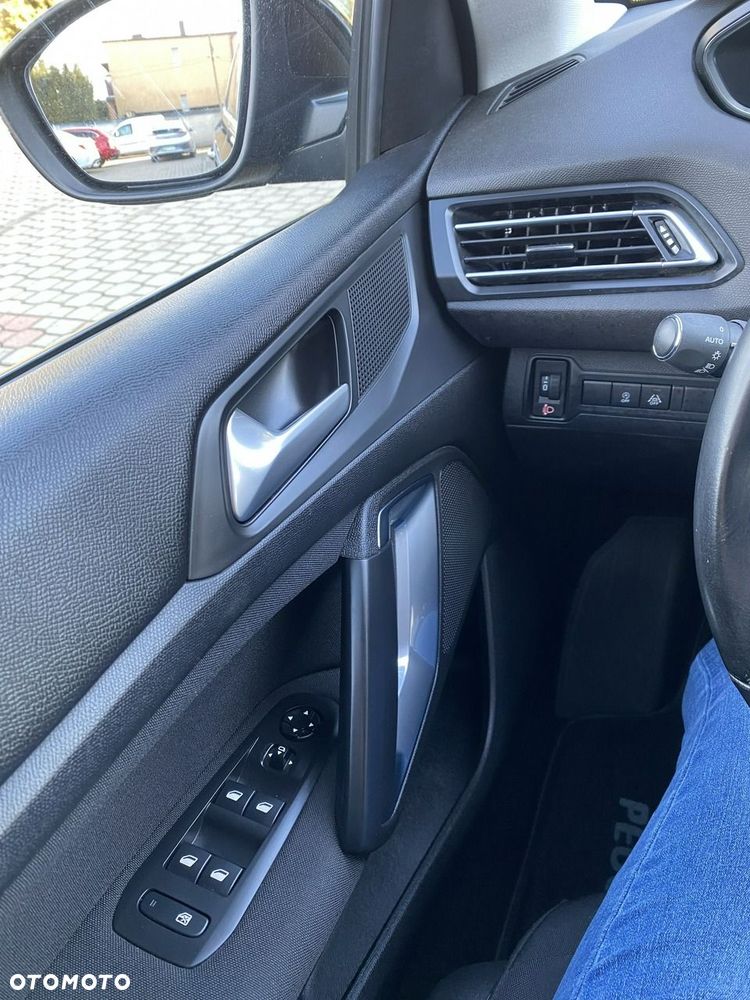 Peugeot 308 - 25