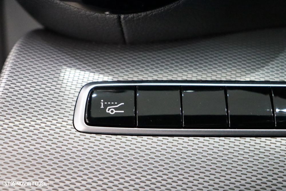 Mercedes-Benz E 220 d AMG - 27