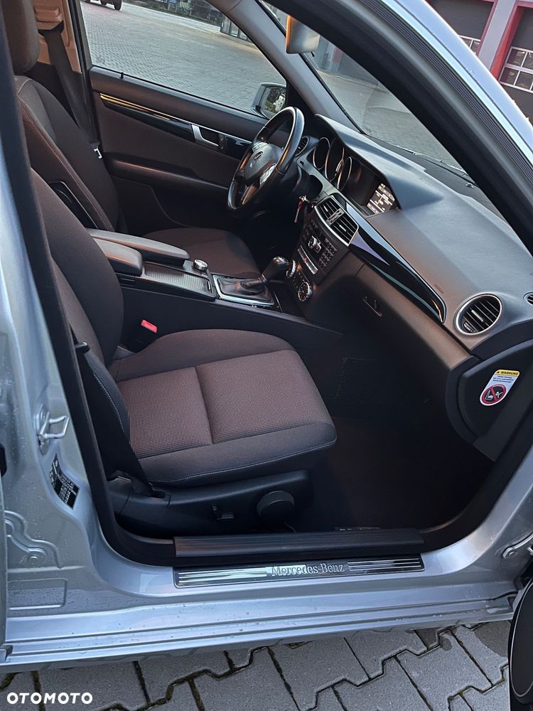 Mercedes-Benz Klasa C 220 CDI 7G-TRONIC Edition - 28