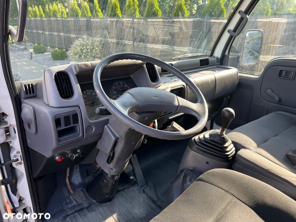 Nissan CABSTAR - 17