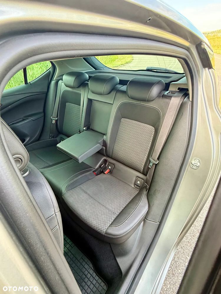 Opel Astra 1.6 T Elite S&S - 21