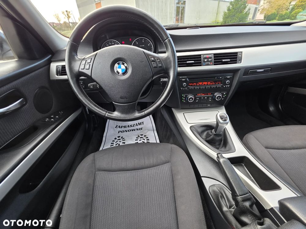 BMW Seria 3 318d DPF Edition Exclusive - 27