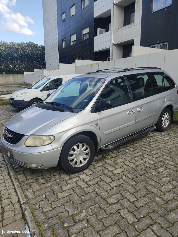 Chrysler Voyage - 3