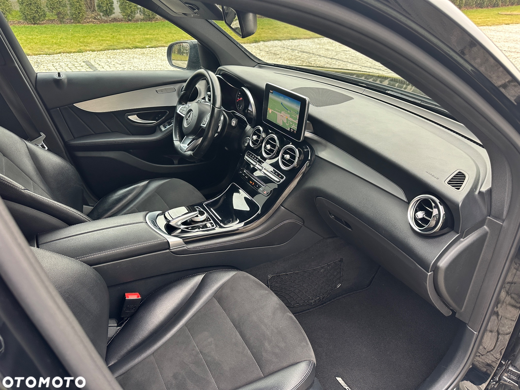 Mercedes-Benz GLC - 32