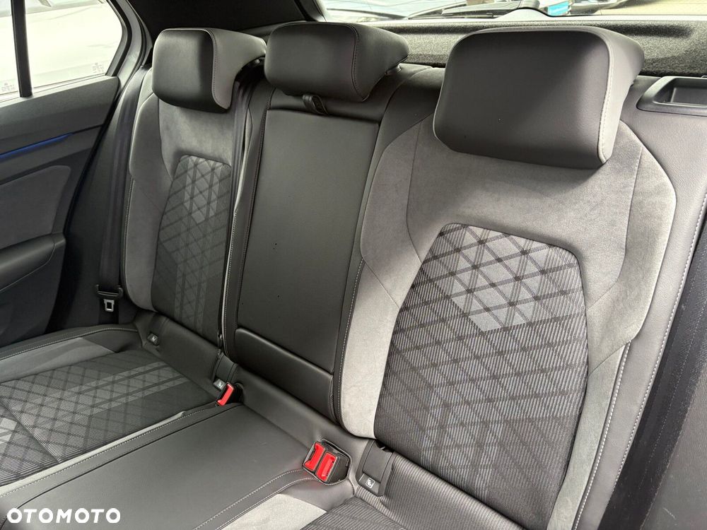 Volkswagen Golf - 15