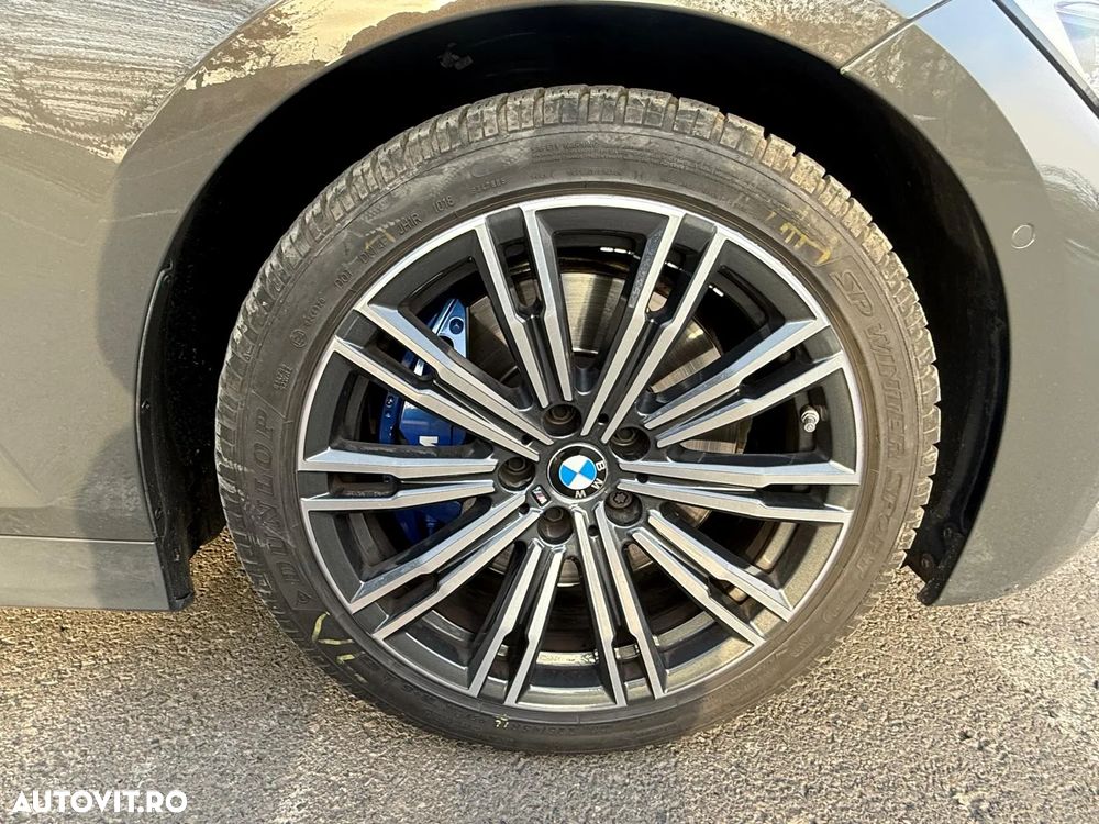 BMW Seria 3 330i xDrive AT - 35