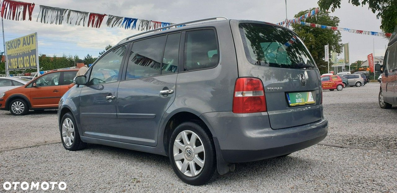 Volkswagen Touran - 16