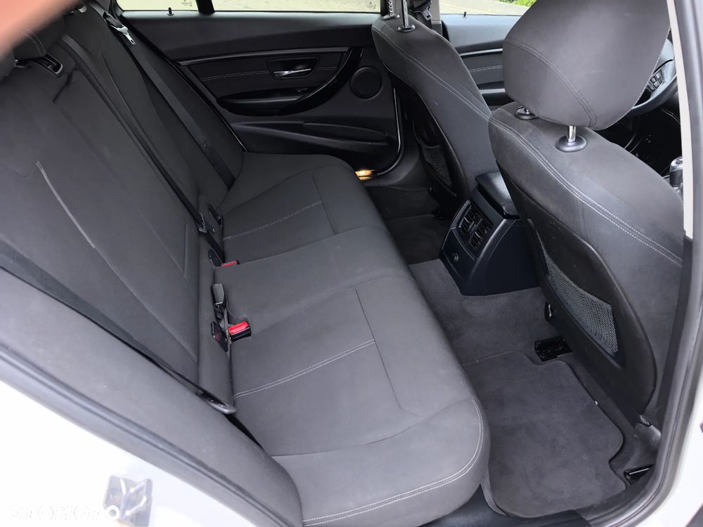 BMW Seria 3 318d Blue Performance Sport Line - 15