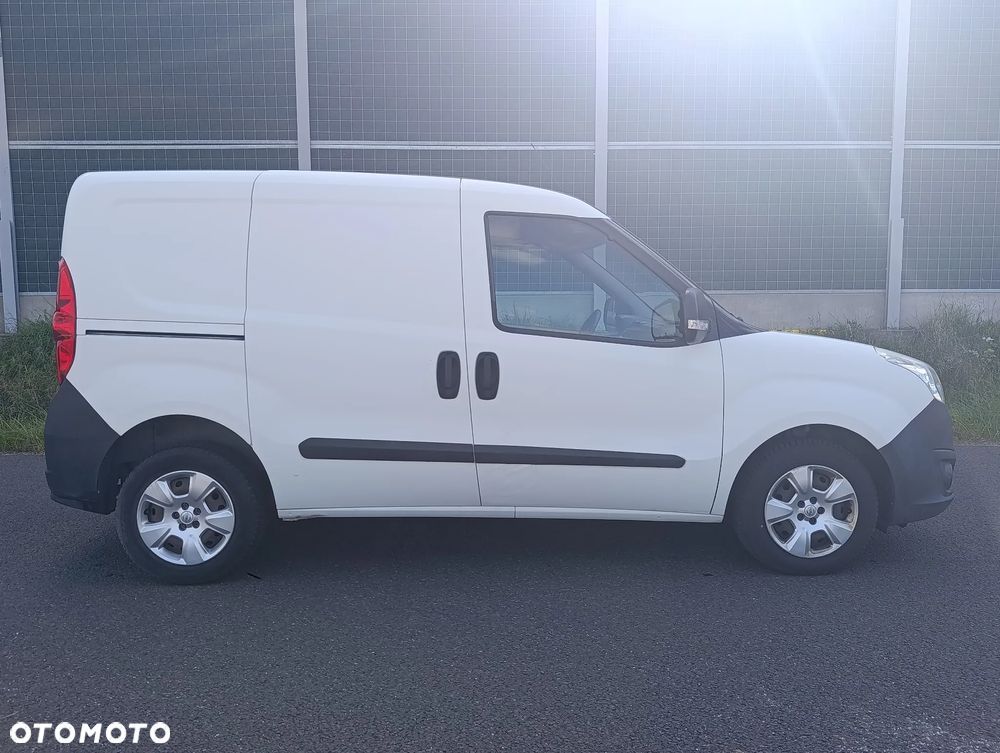 Opel COMBO - 11