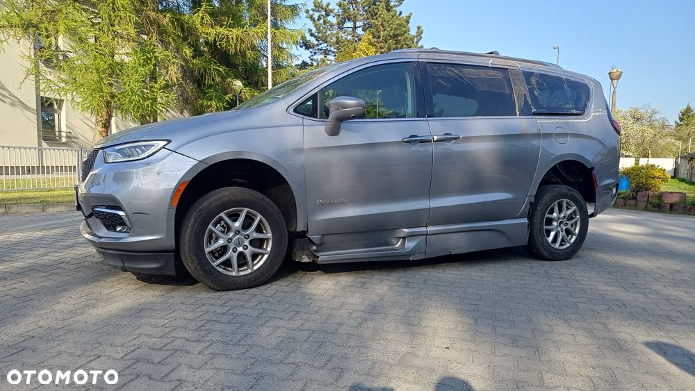 Chrysler Pacifica - 4