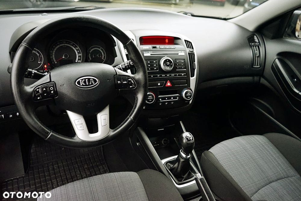 Kia Ceed 1.6 CRDi 90 ISG Vision - 23