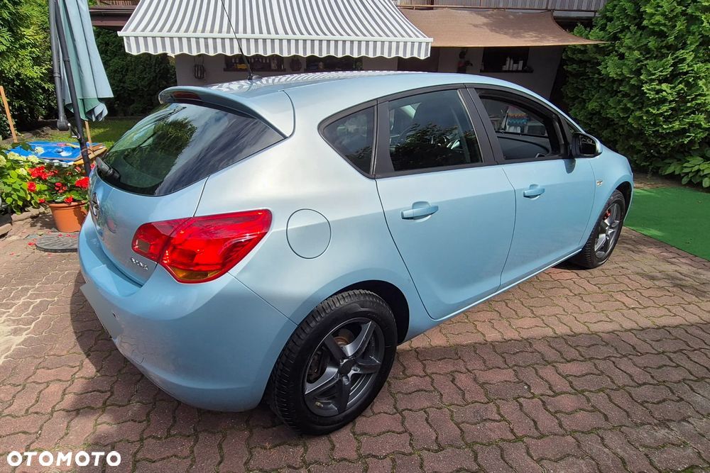 Opel Astra 1.4 EcoFLEX Cosmo - 6