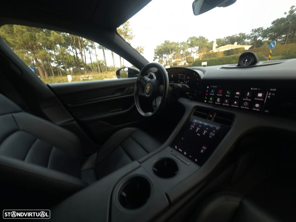 Porsche Taycan Cross Turismo 4 - 5