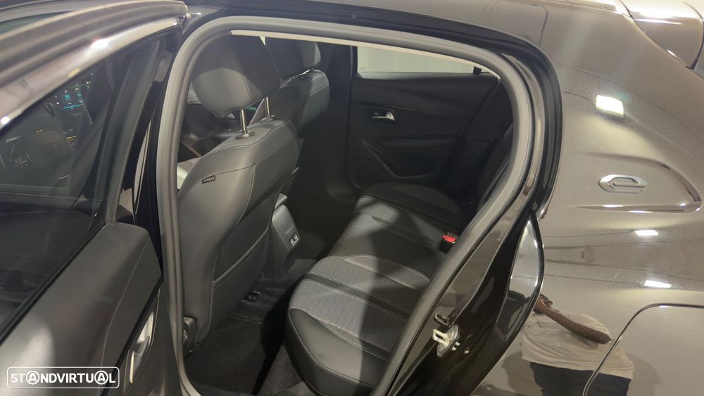 Peugeot e-208 Allure - 12