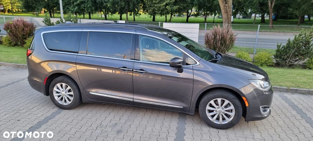 Chrysler Pacifica - 22