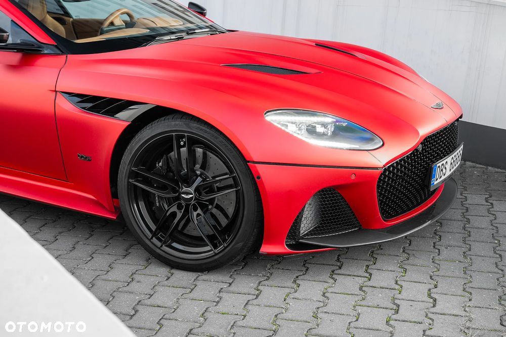 Aston Martin DBS - 6