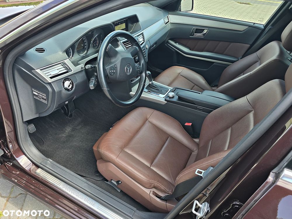 Mercedes-Benz Klasa E 250 CGI BlueEFFICIENCY 7G-TRONIC Avantgarde - 19