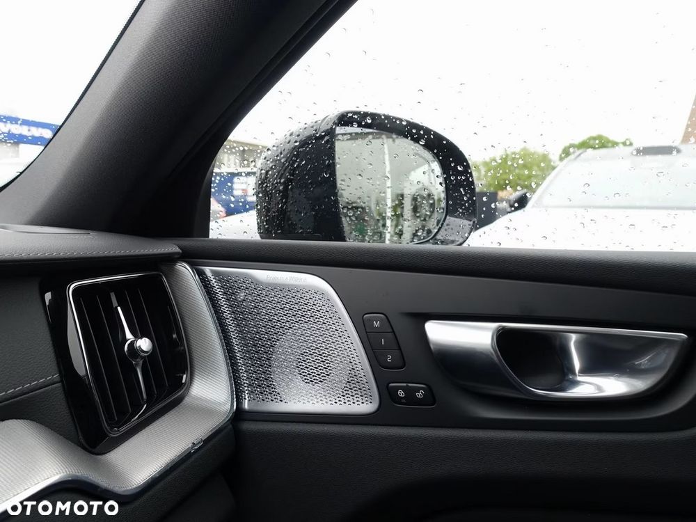 Volvo XC 60 B5 B AWD Ultra Black Edition - 14