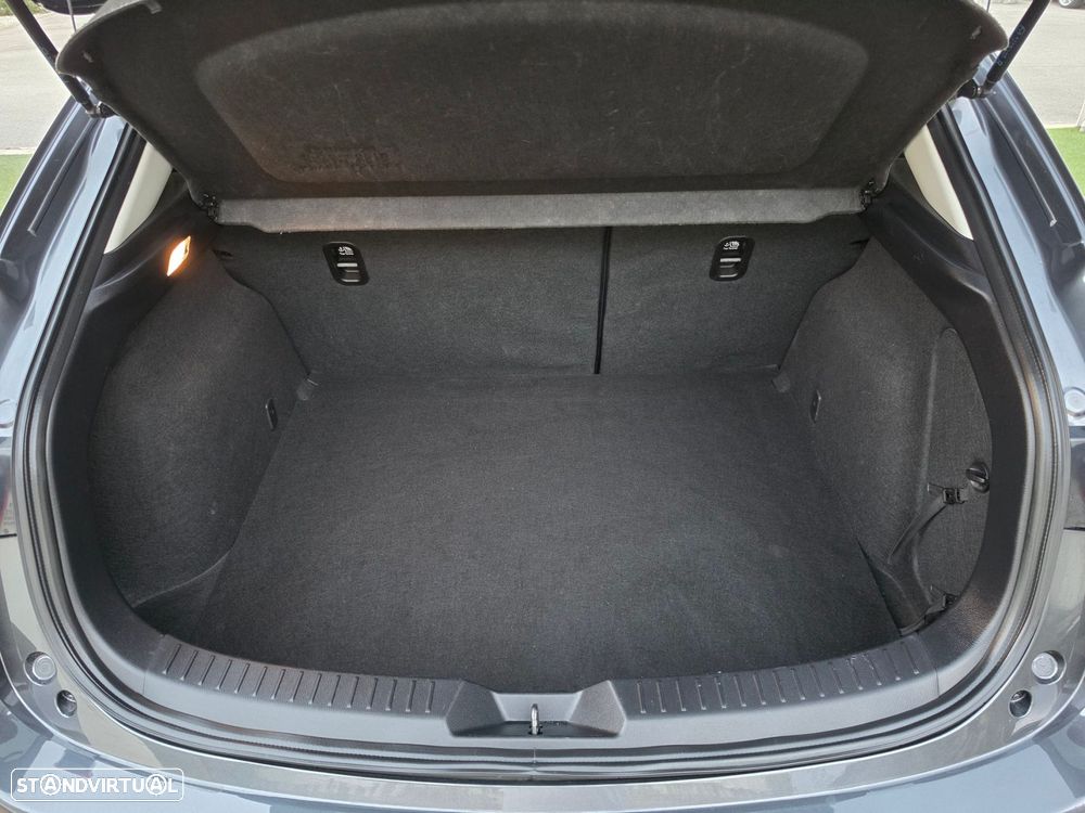 Mazda 3 Hatchback 1.5 Sky-D Excellence Navi - 38