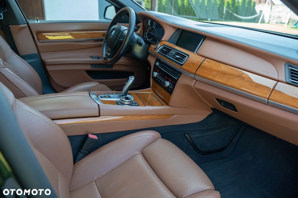 BMW Seria 7 750Ld xDrive - 31
