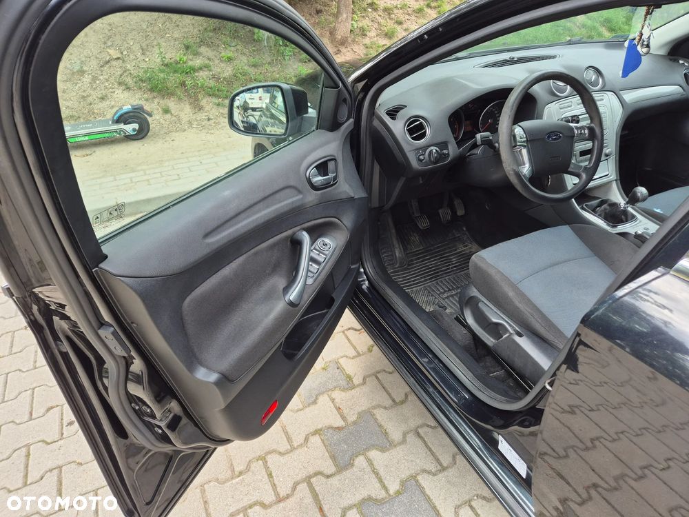 Ford Mondeo 2.0 TDCi Ambiente - 8