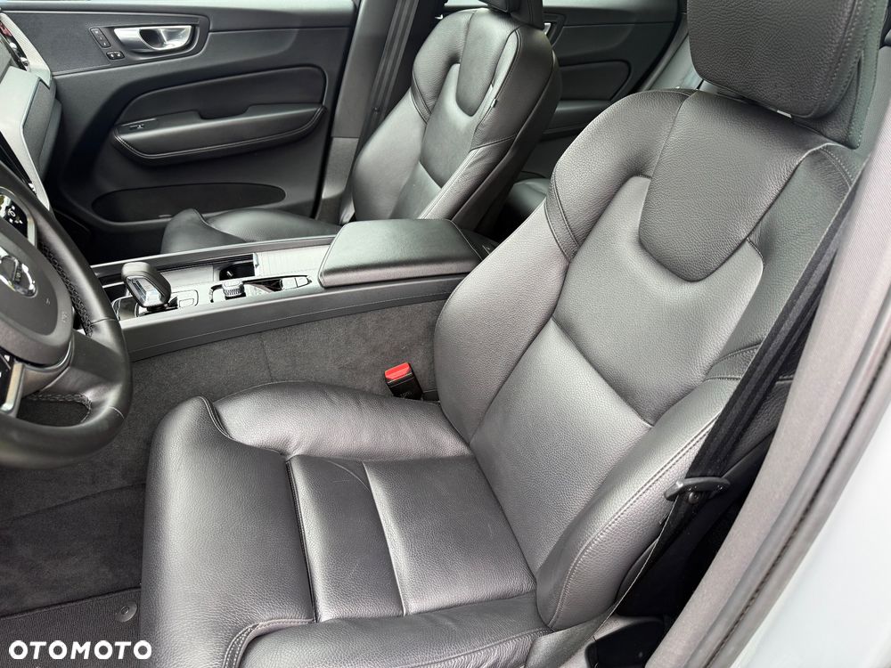 Volvo XC 60 B4 D Ultimate Dark - 34