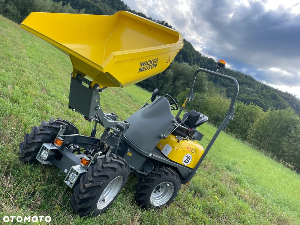 Wacker Neuson D01 1001 Nowe Wozidło Budowlane Rolnicze 4x4. Ładowność 1 tona. Wysokie podnoszenie+KIPER Wysoki! Maszyna sprowadzona z Norwegii. Jest to nowa maszyna przebieg 4.4 mtg.  Kupione w Norweskim salonie z Ekspozycji sklepowej! Stało tylko na pokaz! Silnik Yanmar 3cyl. Potężna moc a maszyna bardzo mała i zwinna. Szybka wolna jazda. Oświetlenie rozbudowane. Wielka Okazja! Jazda Rewers. Hydrostatic! Wielka Okazja - 13