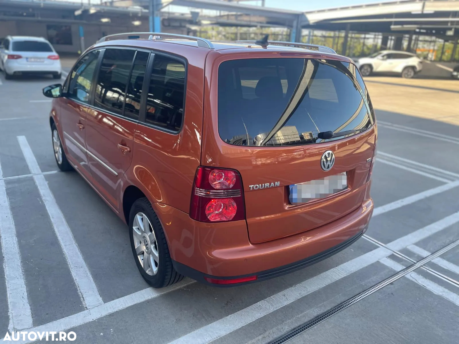 Volkswagen Touran 1.9 TDI DPF DSG United - 4