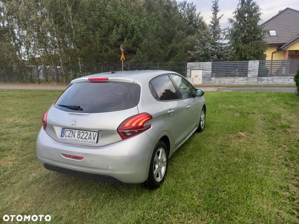 Peugeot 208 - 3