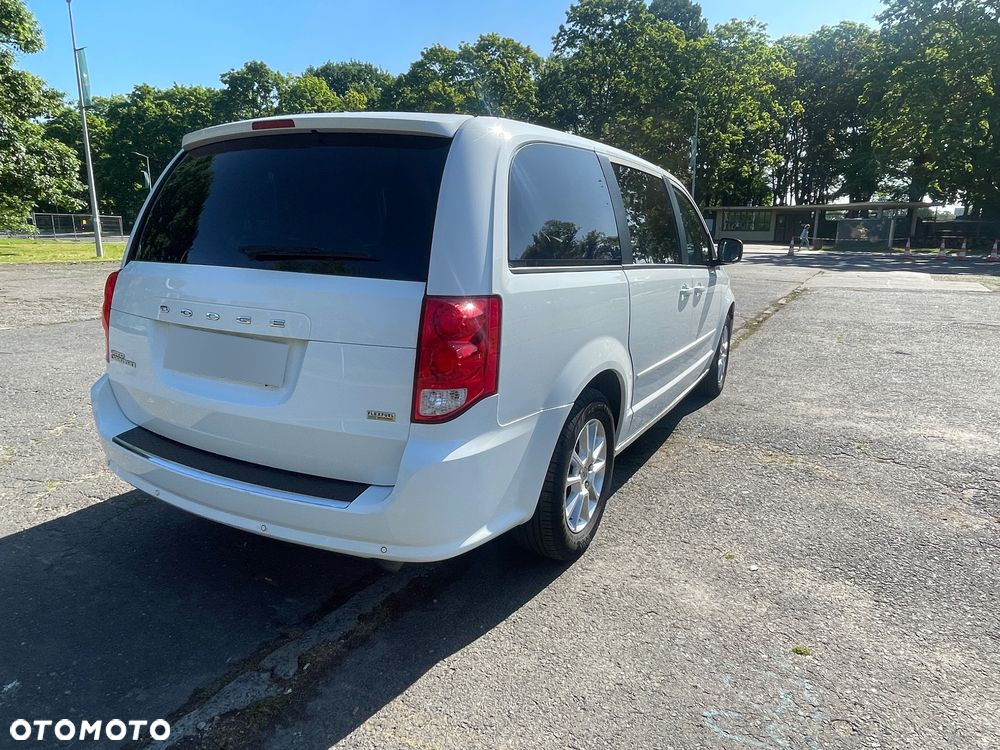 Dodge Grand Caravan - 4