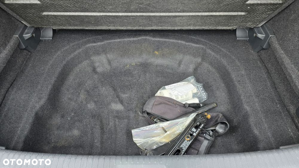 Volkswagen Golf 1.6 TDI DSG Sound - 21