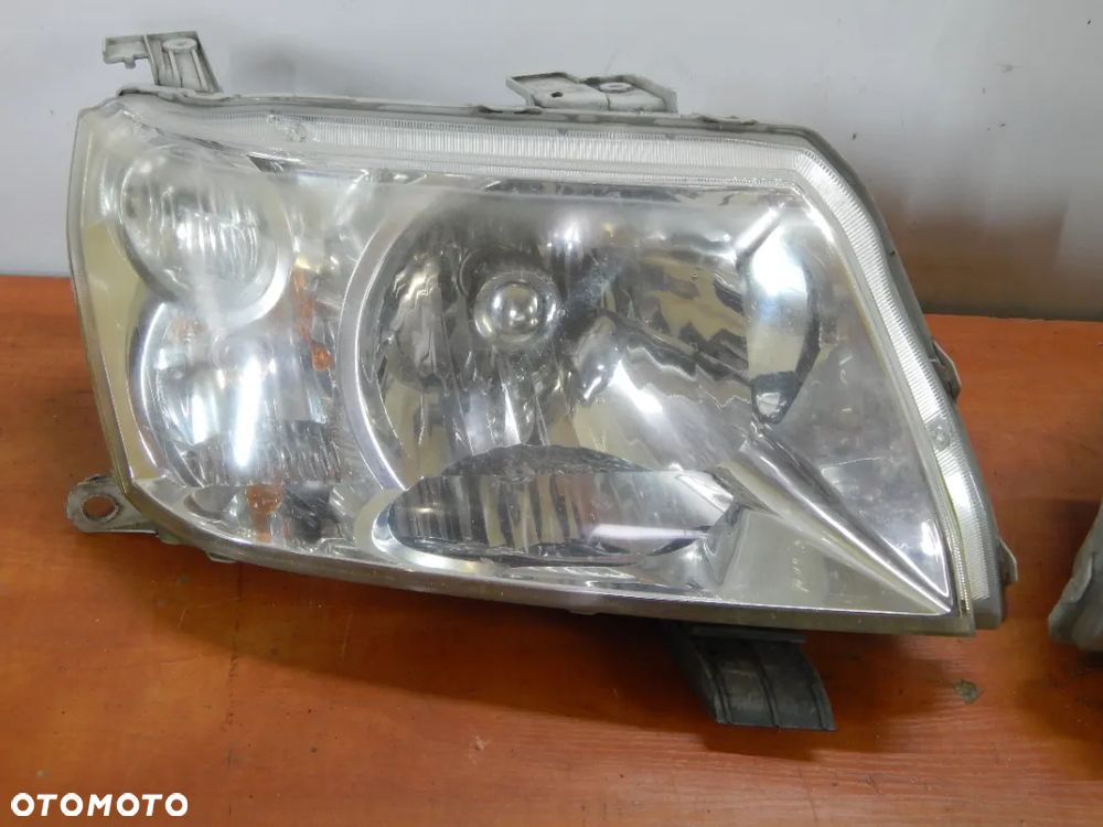 Lampa prawy przód Suzuki Grand Vitara II 05-14 Łuków części - 5